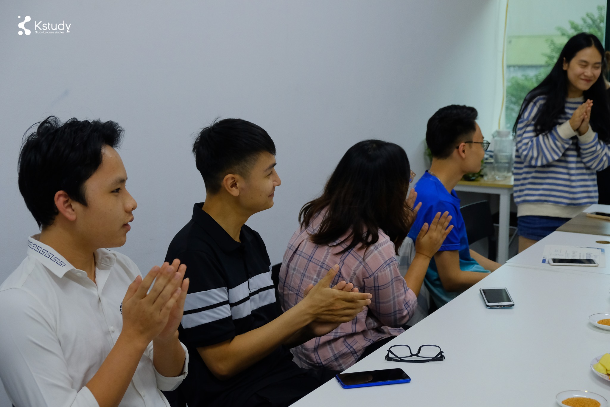 TRAO CHỨNG CHỈ HỌC PHẦN ENTER DESIGN KHÓA K0322 & K0822 2 313441886 574036381390788 4795051833853570507 n