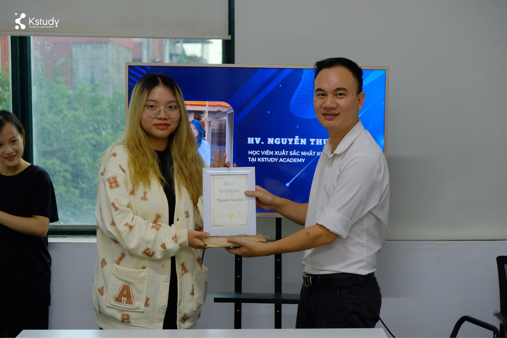 TRAO CHỨNG CHỈ HỌC PHẦN ENTER DESIGN KHÓA K0322 & K0822 5 313862455 574036268057466 1828638803733283129 n