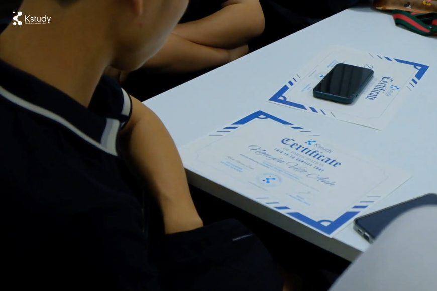 Trao chứng chỉ enter design 2022