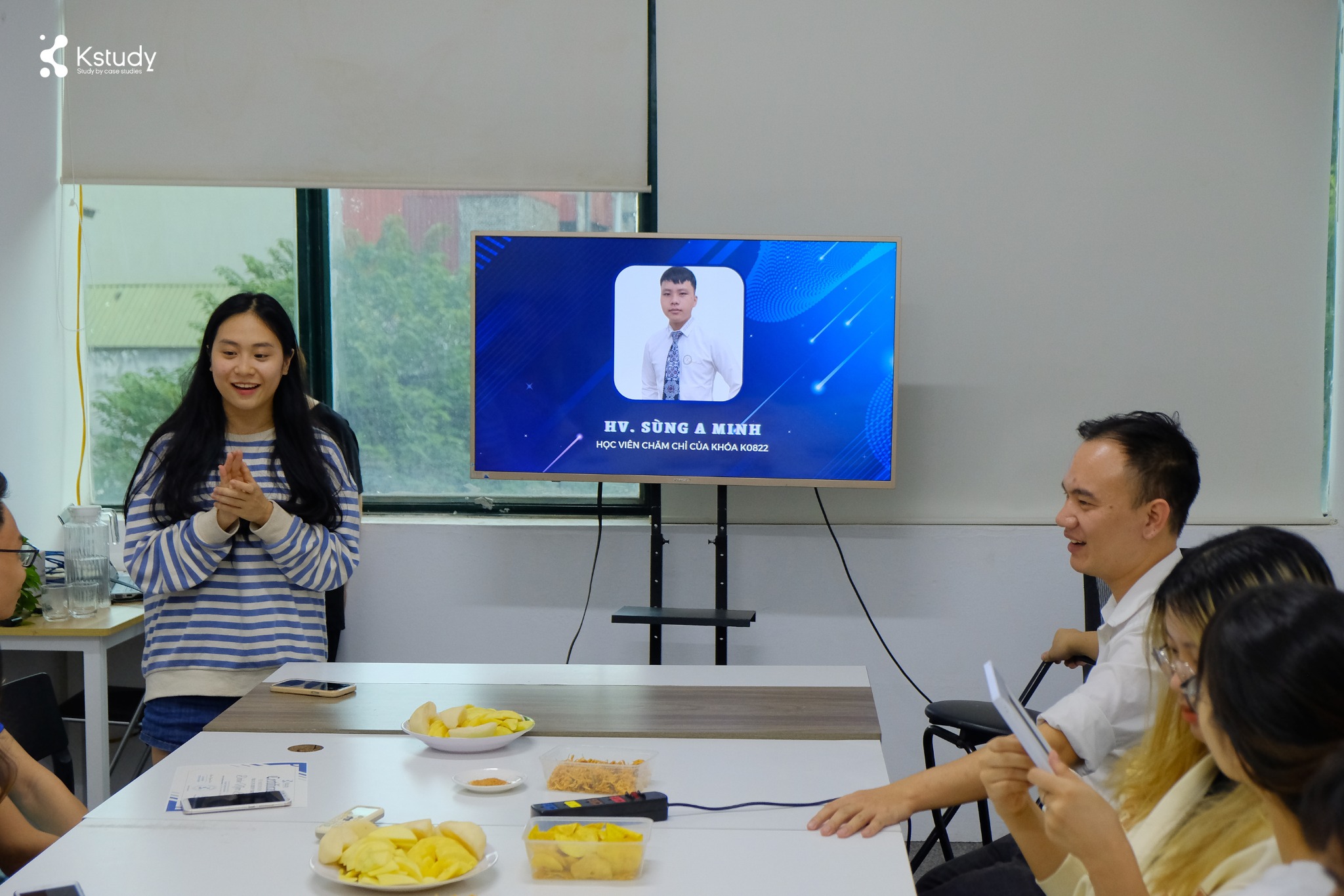 TRAO CHỨNG CHỈ HỌC PHẦN ENTER DESIGN KHÓA K0322 & K0822 8 313897670 574041398056953 7969730660797893342 n