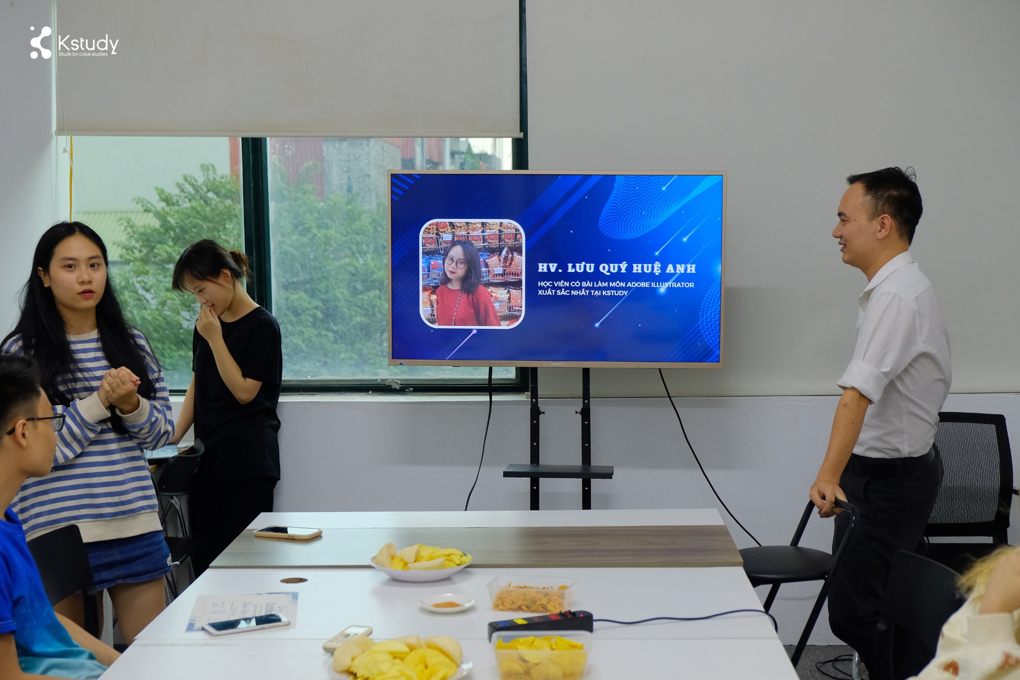 TRAO CHỨNG CHỈ HỌC PHẦN ENTER DESIGN KHÓA K0322 & K0822 7 313919717 574043554723404 6513966423481693300 n