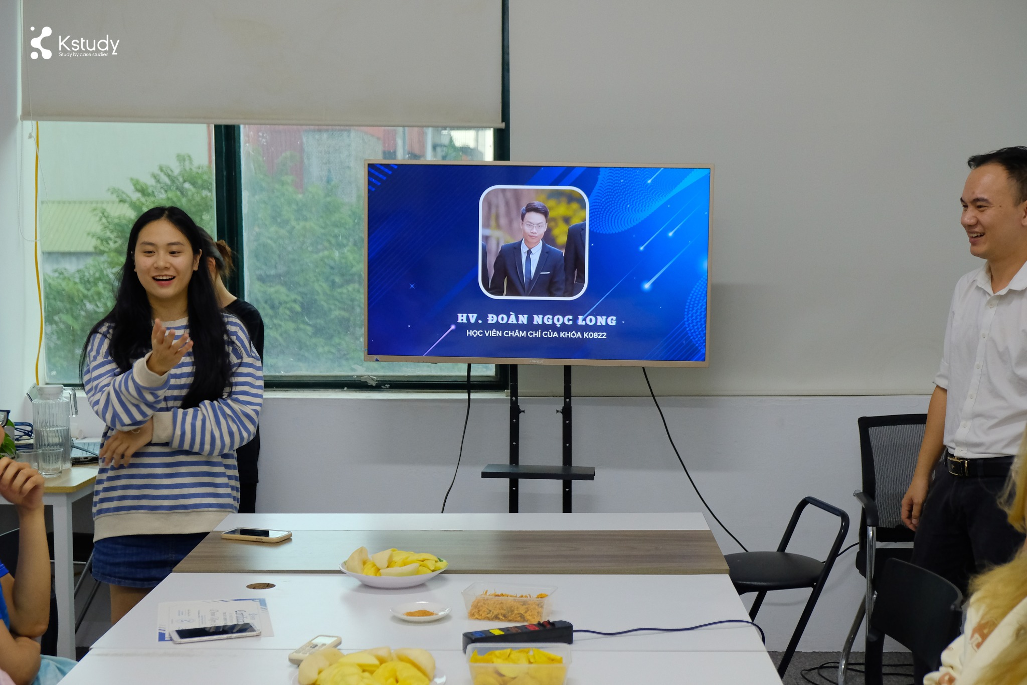 TRAO CHỨNG CHỈ HỌC PHẦN ENTER DESIGN KHÓA K0322 & K0822 6 314025980 574041401390286 6653341619327662913 n