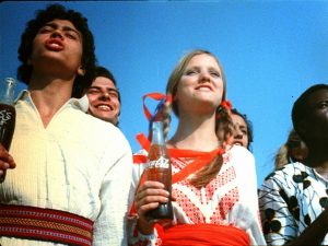 Phân tích chiến lược marketing của coca-cola tại việt nam 3 Chien-luoc-marketing-cua-coca-cola