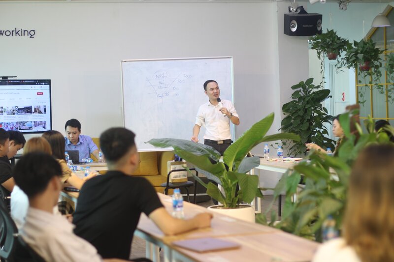 Ông Nguyễn Đình Khiêm, đại diện Kstudy Academy - một đơn vị hoạt động trong mảng đào tạo, cung cấp nhân lực và cho thuê văn phòng