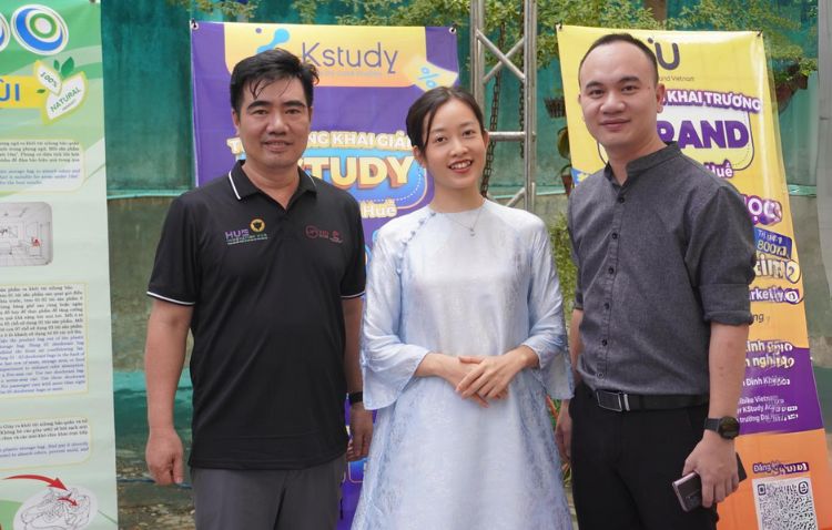 Kstudy cùng Viện trưởng viện nghiên cứu phát triển tỉnh Huế