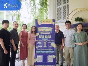 Workshop-kstudy-hue-(6)-min 5 Founder nguyễn đình khiêm và chị hoàng hoà bình - giám đốc học viện kstudy chi nhánh huế chụp hình cùng cá nhân và doanh nghiệp sau sự kiện.