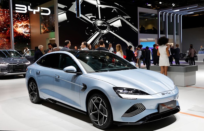 Trạm sạc nhượng quyền V-Green: Giải Mã Nước Cờ Chiến Lược 'Đỉnh Cao' Của VinFast Tái Định Hình Thị Trường Xe Điện Việt Nam 1 xe điện BYD ra mắt tại Việt Nam