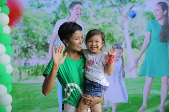 Bí kíp marketing ngày tết thiếu nhi: khi nụ cười của trẻ nhỏ là cánh cửa đến trái tim phụ huynh 6 Nghe si trong chien dich grab