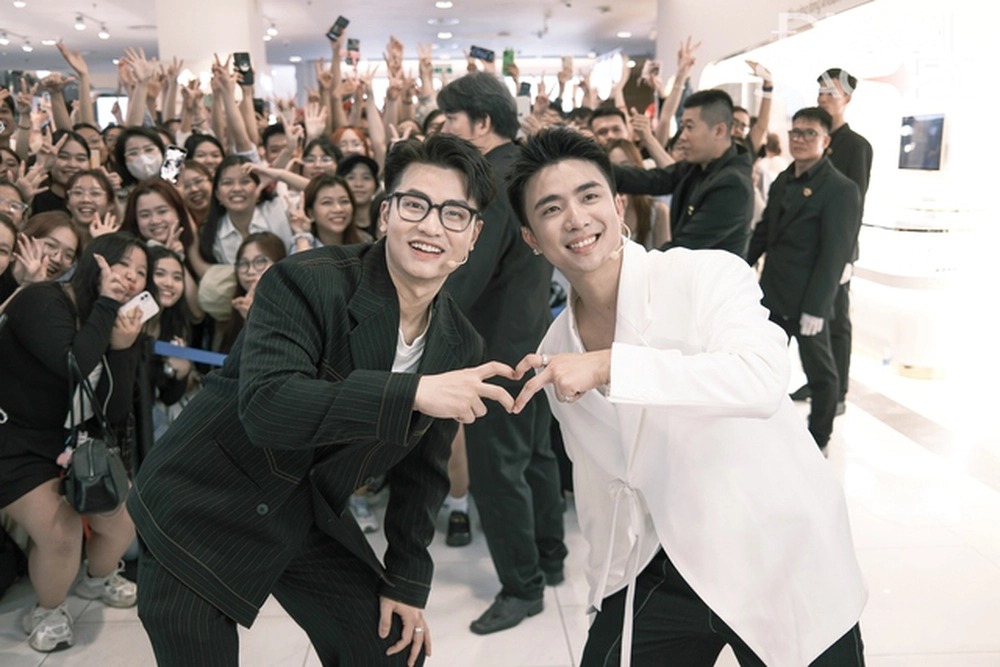 ninh dương story tương tác với fans