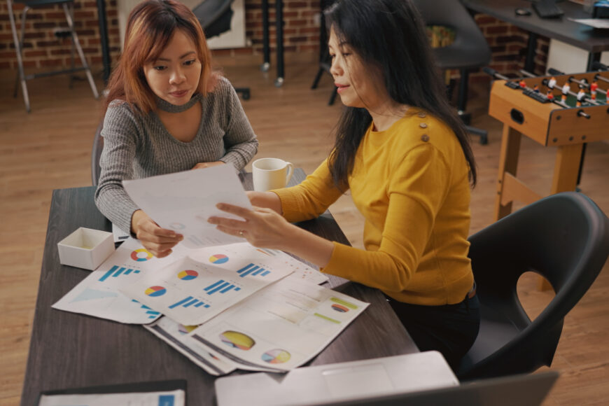 phân tích đối thủ